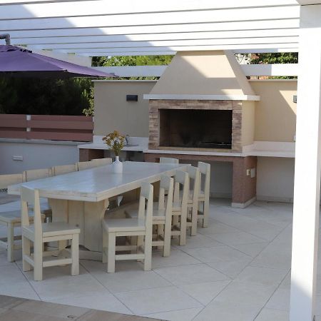 Villa Olivia - New And Modern House With Pool, Souna, Jacuzzi & Playground, Liznjan - Istra Exterior photo