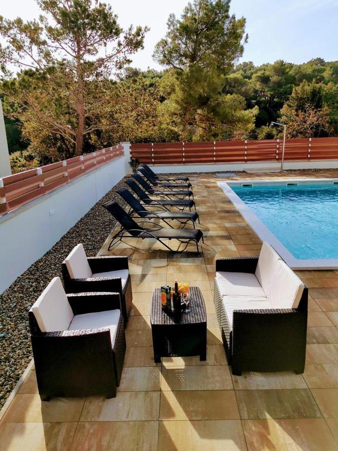 Villa Olivia - New And Modern House With Pool, Souna, Jacuzzi & Playground, Liznjan - Istra Exterior photo
